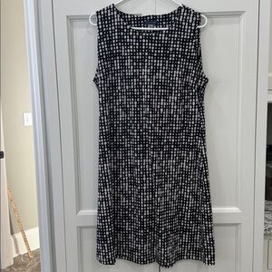 Tommy Hilfiger Black & White patterned classic Shift Dress Size 12. sleeveless